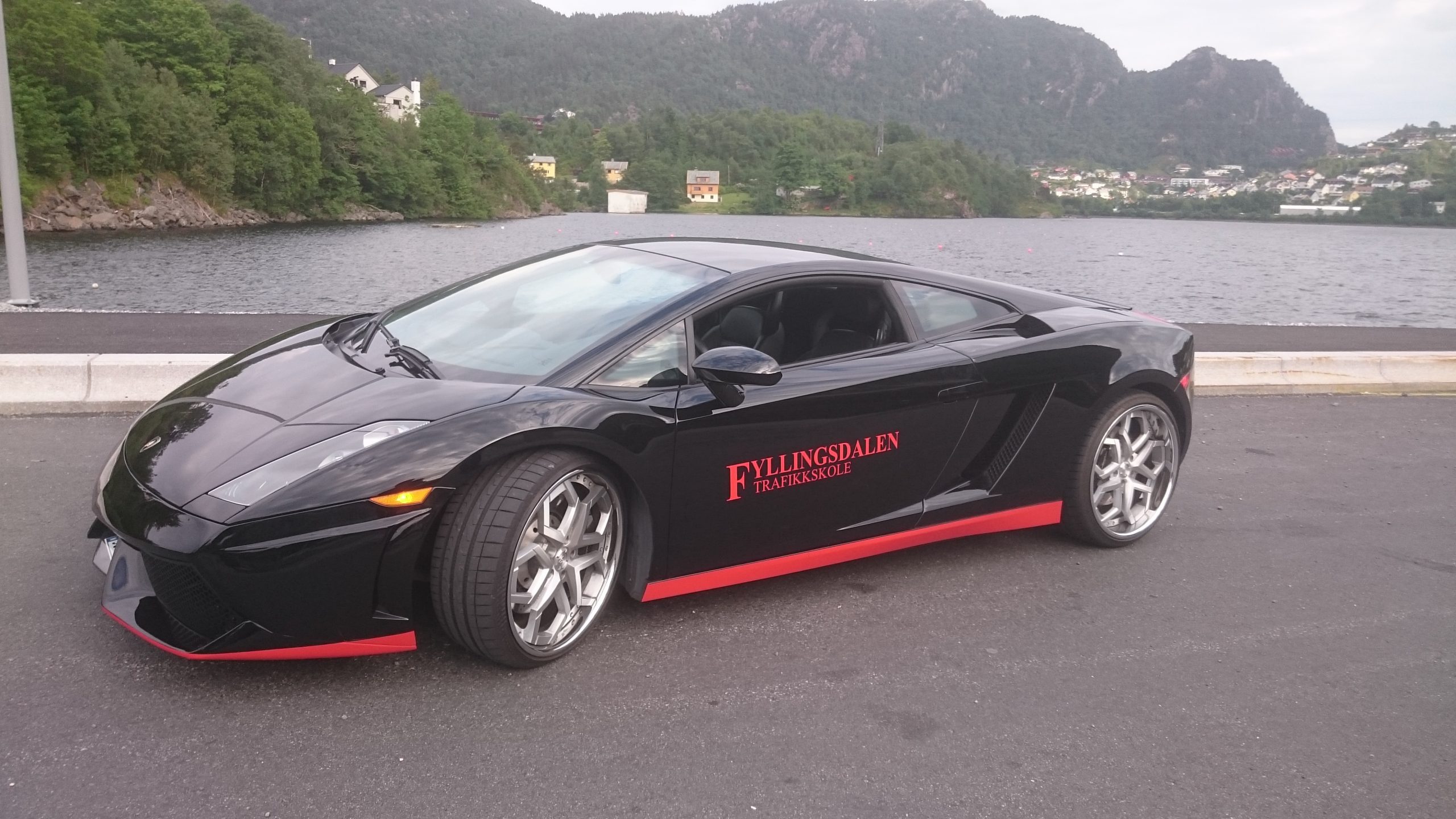 Bilde av en Lamborghini - Fyllingsdalen Trafikkskole - Kjøreskole i Bergen